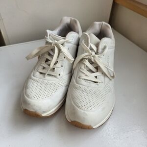 White Skechers. I. Great Shape.